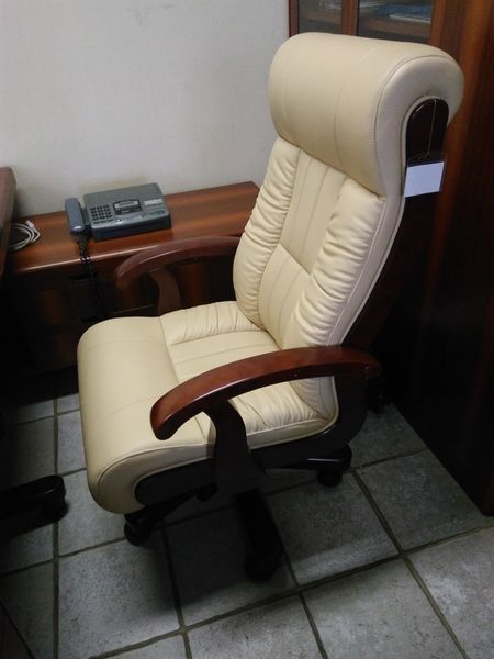 Крісло керівника VIP Мурано (Murano) Шкіра Бежева 300102 фото
