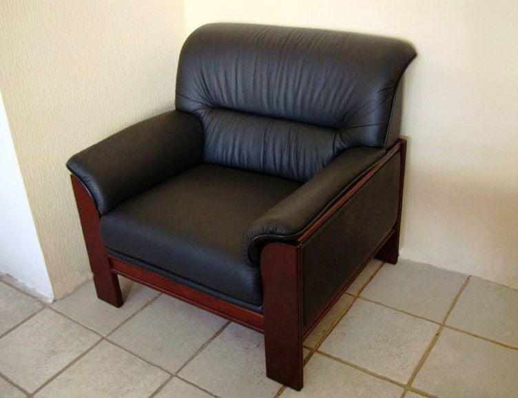 Крісло офісне Елегант (Elegant) 1S (850х800хН810) Шкіра чорна 1776 фото