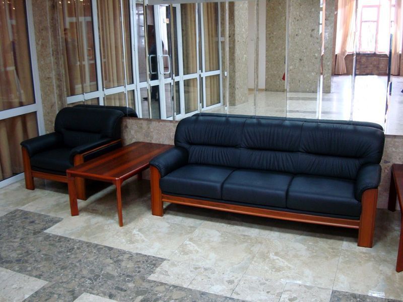 Крісло офісне Елегант (Elegant) 1S (850х800хН810) Шкіра чорна 1776 фото
